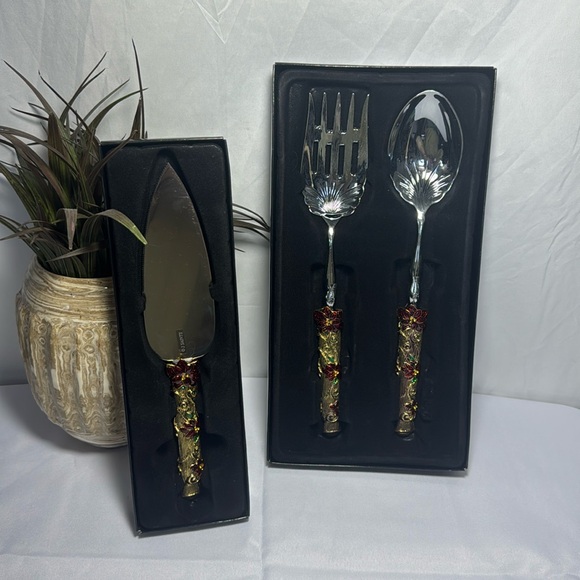 2 SAINTS Flatware Serving Set Christmas Holiday Floral Poinse Themed - GORGEOUS - Picture 1 of 7